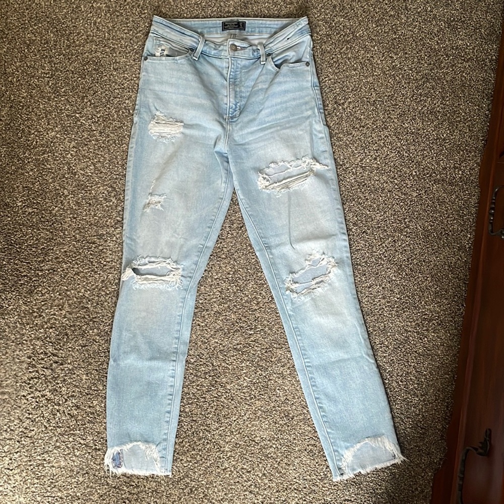 Abercrombie & Fitch • Ripped Jeans • size 27 / 4R